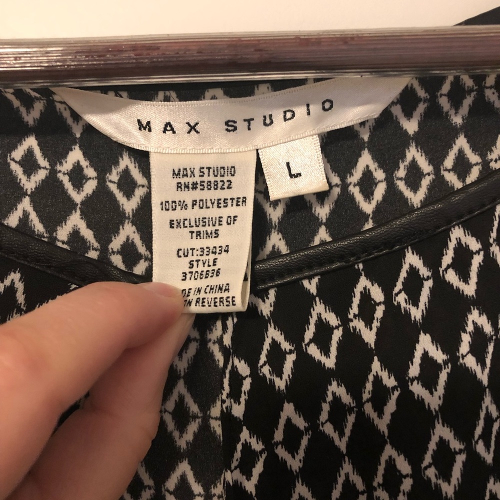 Keyhole blouse - Picture 2 of 4